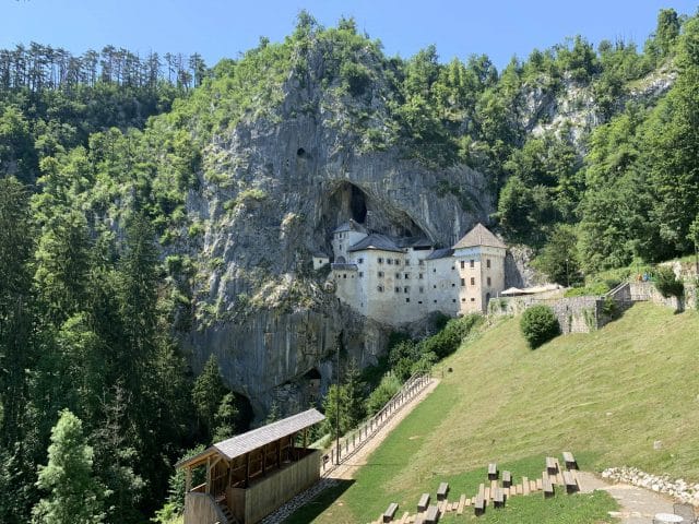 Castelo de Predijama, Eslovênia, Agarre o Mundo