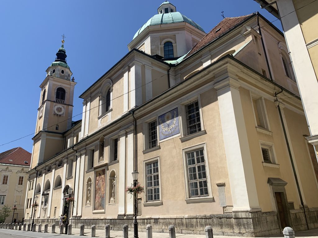 Catedral de São Nicolau, Liubliana, Eslovênia, Agarre o Mundo