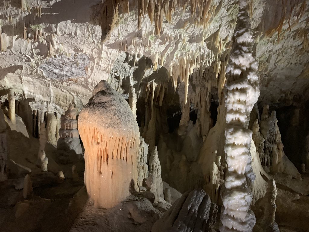 Caverna de Postojna, Eslovênia, Agarre o Mundo