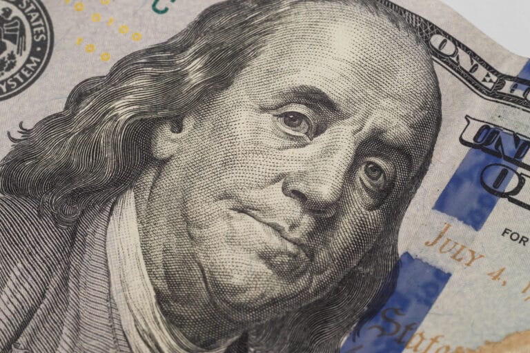 Retrato de Benjamin Franklin na nova nota de cem dólares.