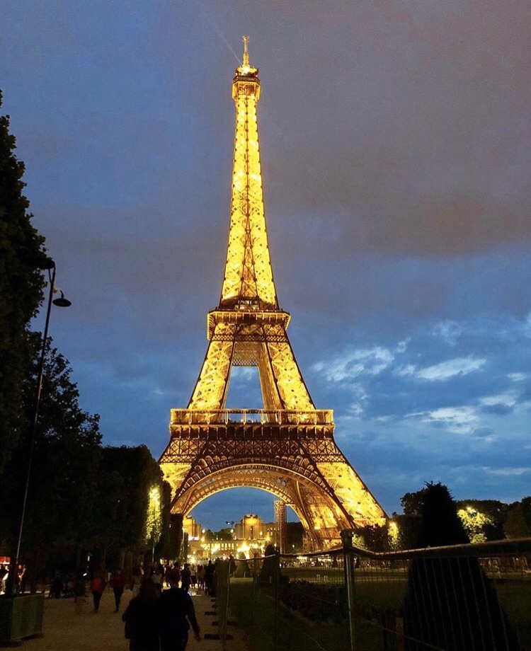 Torre Eiffel iluminada, Paris, Agarre o Mundo