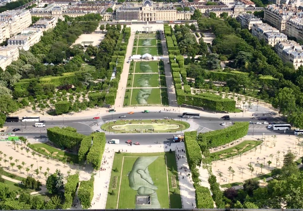 Visão do topo da Torre Eiffel - Paris, Agarre o Mundo