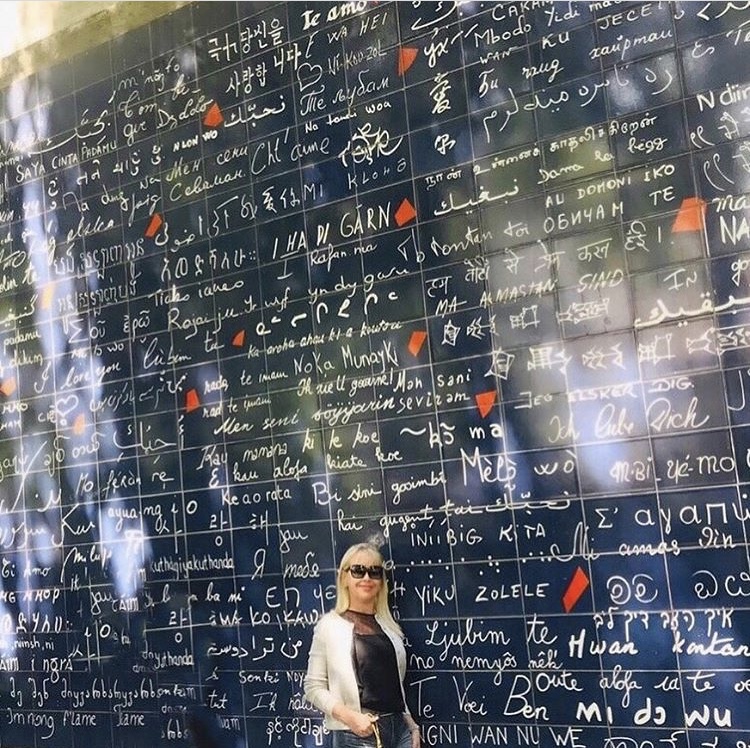 Placa com a escrita "eu te Amo" em todas as línguas, Paris, Agarre o Mundo