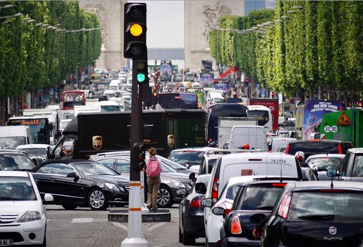 Trânsito na hora do rush - Paris, Agarre o Mundo
