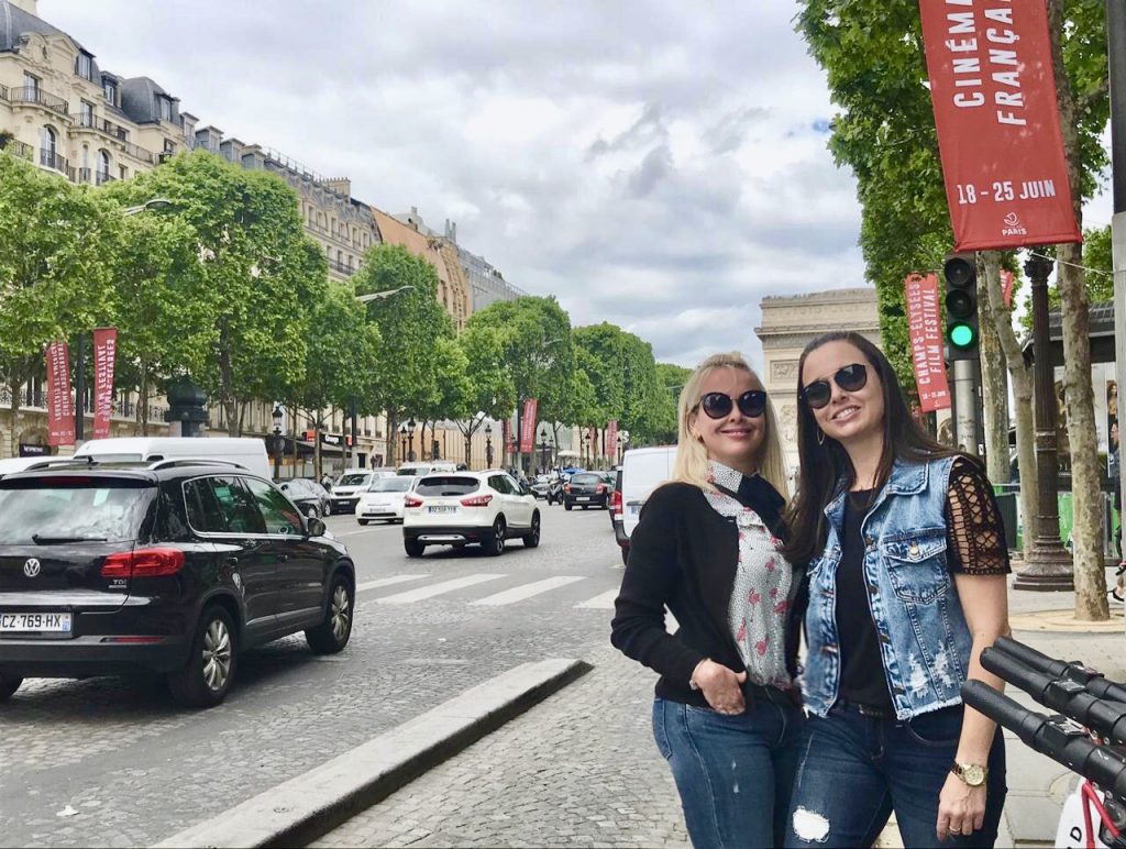 Avenida Champs-Elysées, Paris, Agarre o Mundo