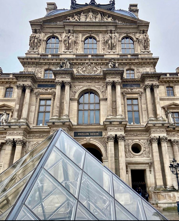 Museu do Louvre - Paris, Agarre o Mundo