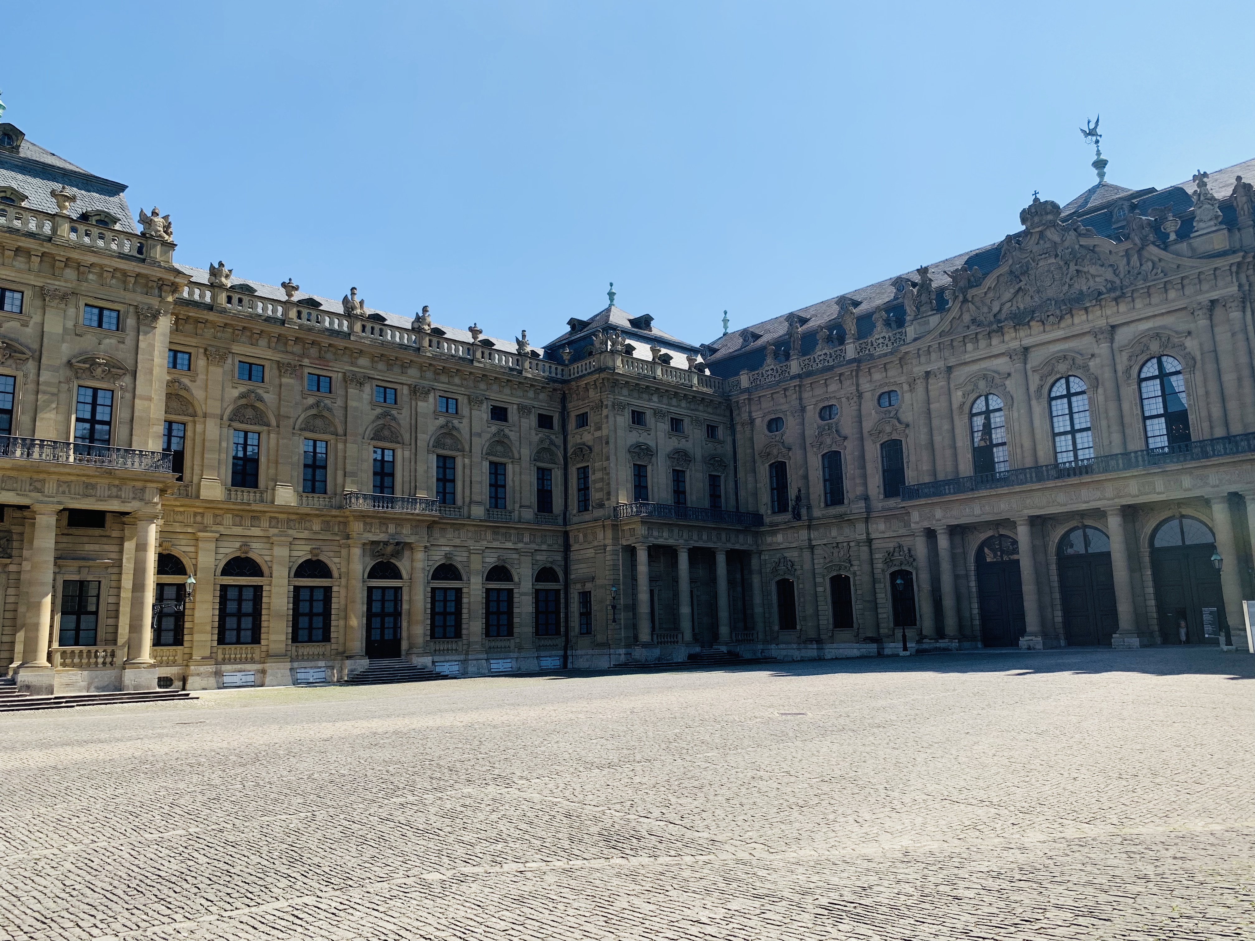 Residenz Würzburg, Agarre o Mundo