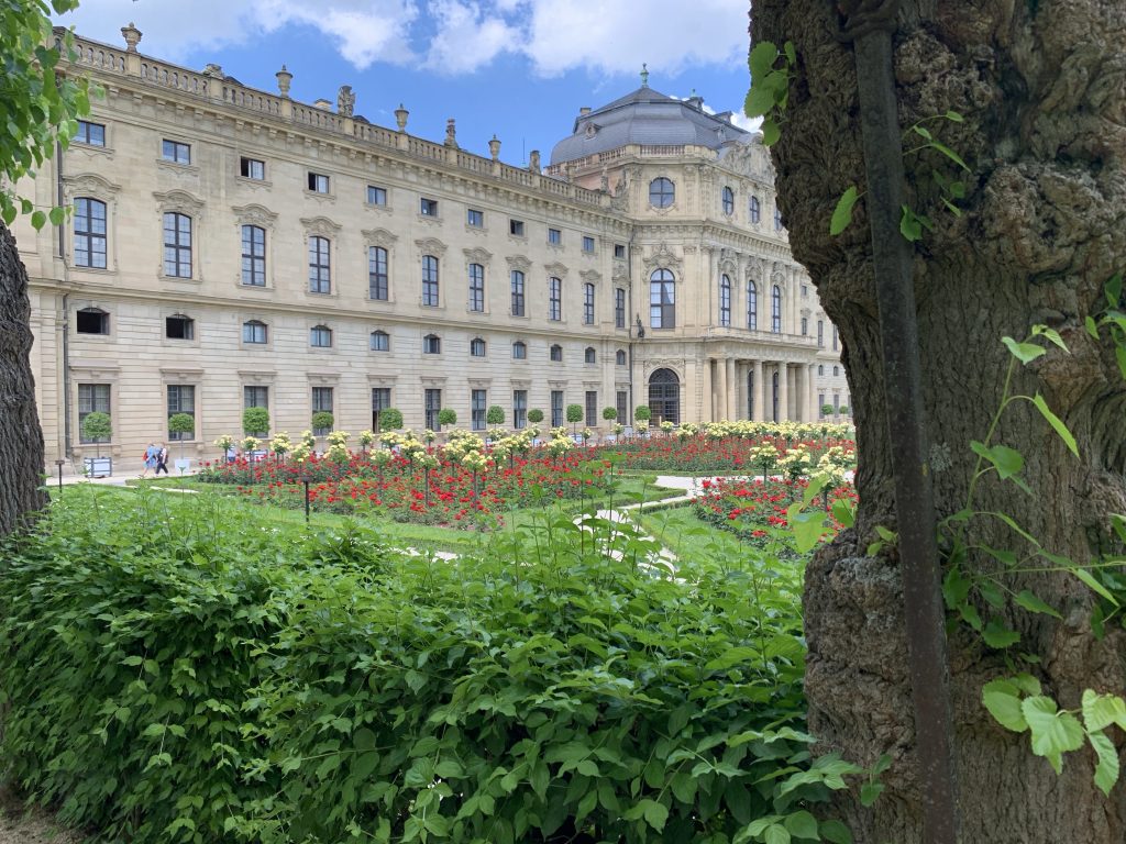 Residenz Würzburg, Agarre o Mundo