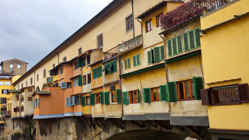 Construções ao lado do Rio Arno, Florença, Agarre o Mundo