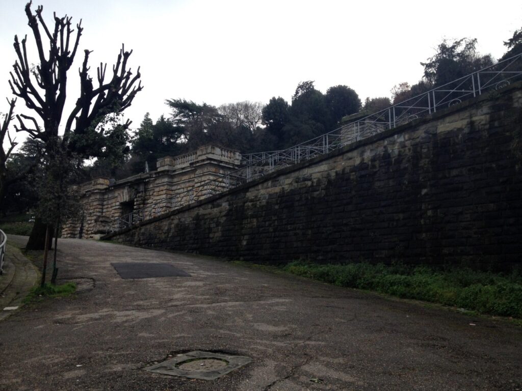 Caminho até a praça de Michelangelo, Florença, Agarre o Mundo