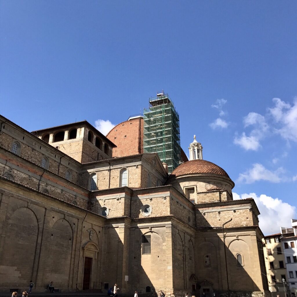 Basílica de San Lorenzo, Florença, Agarre o Mundo