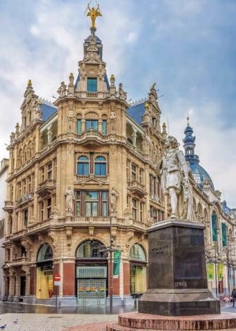 A Meir é a principal rua comercial de Antuérpia, Bélgica, Agarre o Mundo