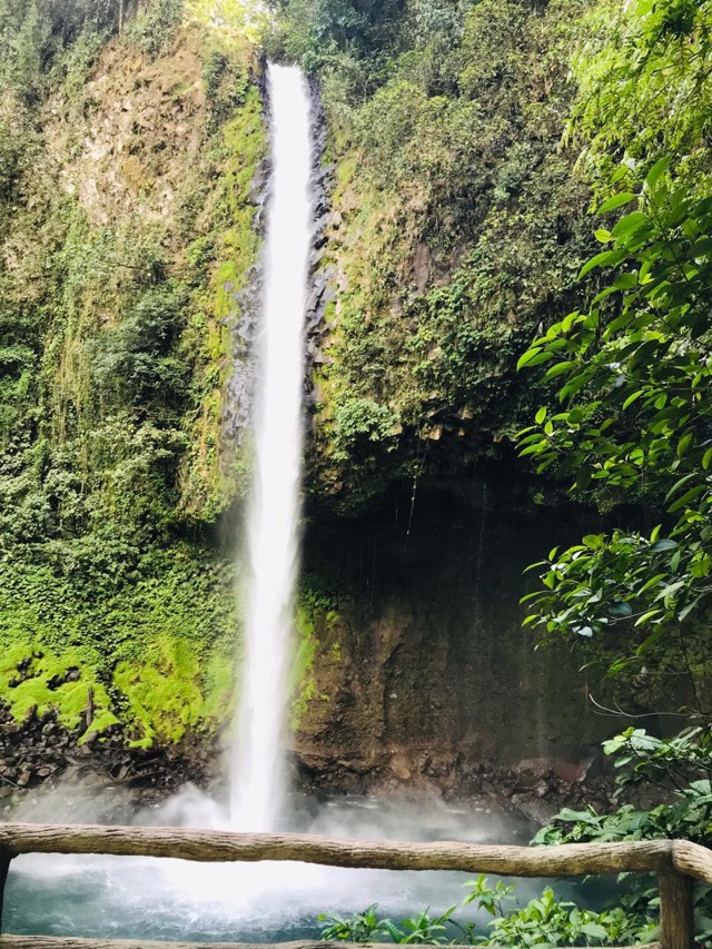 Cachoeira Costa Rica, Agarre o Mundo