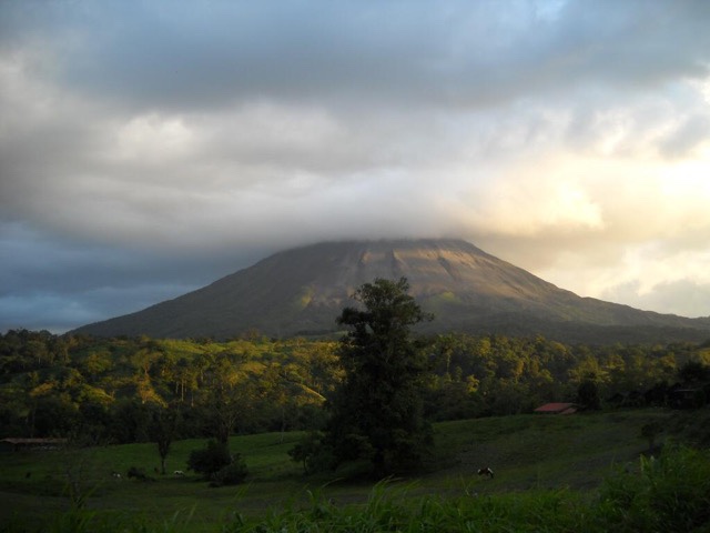 Vulcão na Costa Rica, Agarre o Mundo