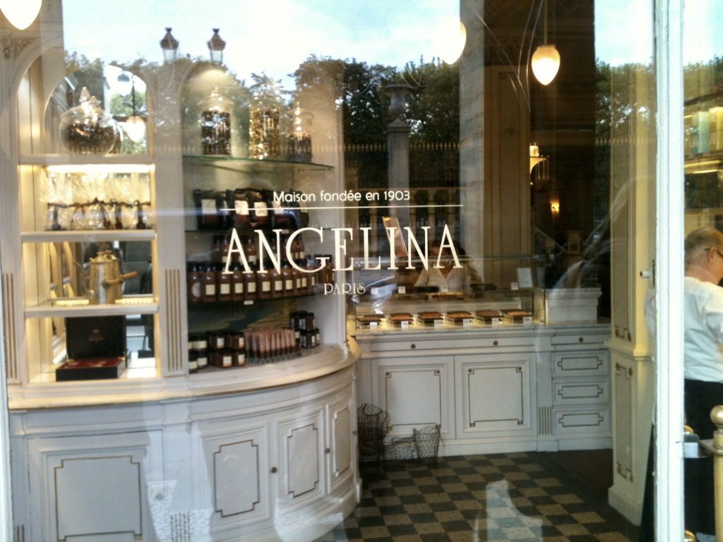 O café Angelina, Paris, Agarre o Mundo