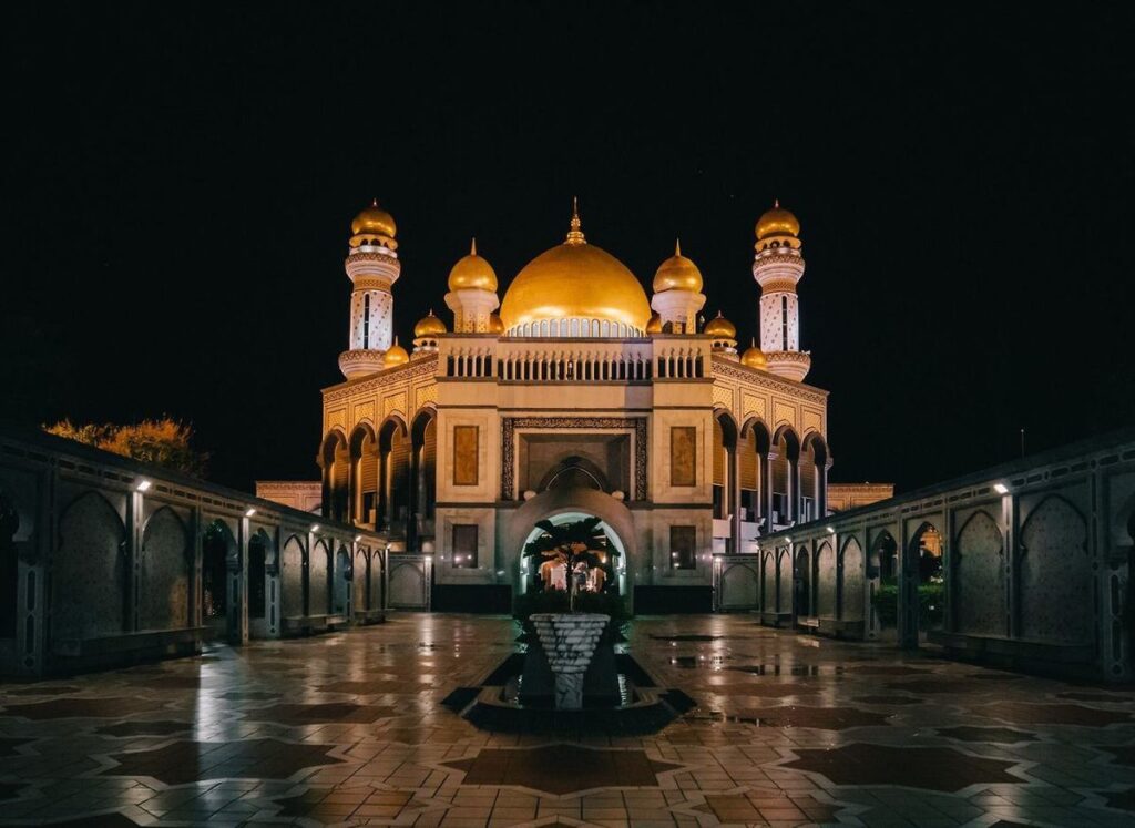 Mesquita Jame Asr Hassanil Bolkah, Agarre o Mundo