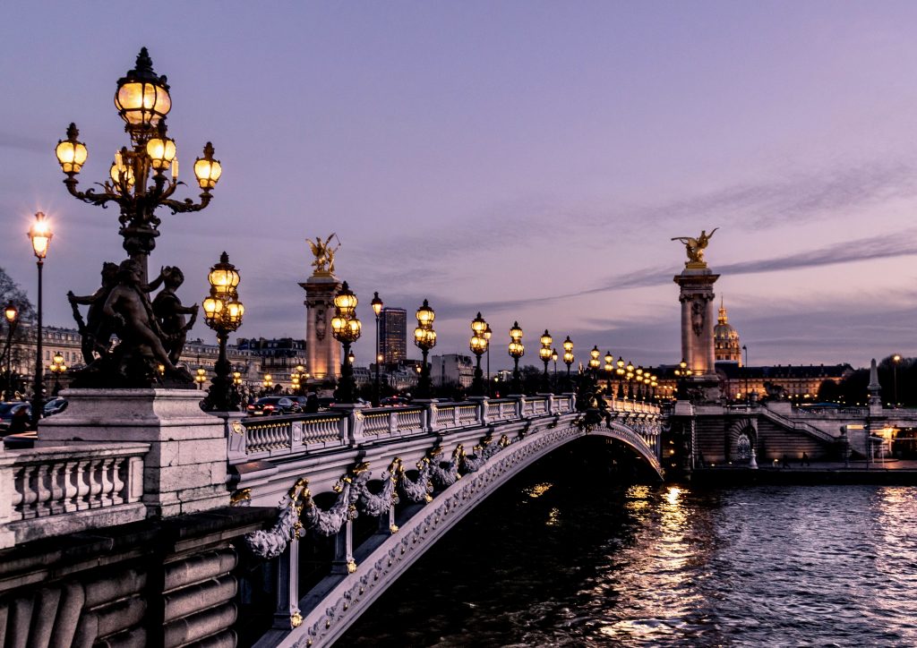 A impactante Cidade Luz, Paris, Agarre o Mundo