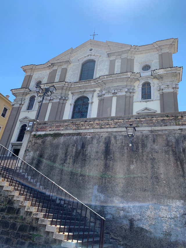 Chiesa di Santa Maria Maggiore,  Trieste, Agarre o Mundo