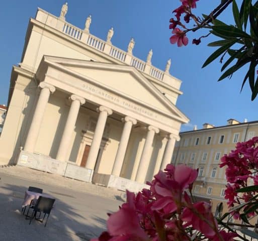 Chiesa de San't Antonio Taumaturgo,  Trieste, Agarre o Mundo