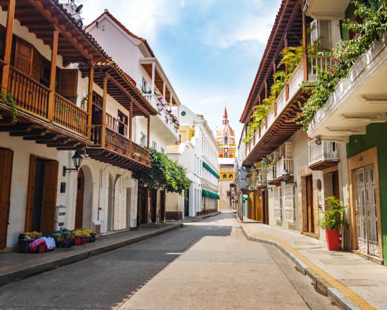 Vista de rua e Catedral - Cartagena das Índias, Colômbia