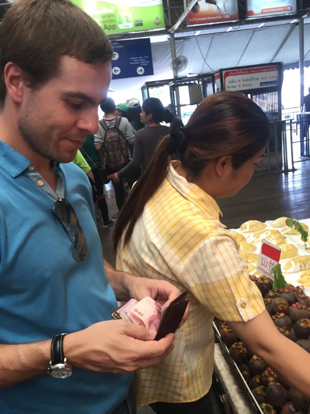 Barraca de rua para comprar frutas,  Bangkok Agarre o Mundo