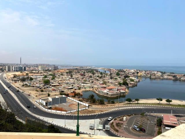 Baía de Luanda vista da fortaleza, Agarre o Mundo