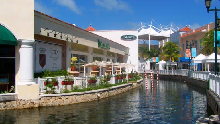 Shopping Cancún, Agarre o Mundo