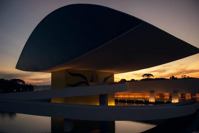 Museu Oscar Niemeyer, Agarre o Mundo