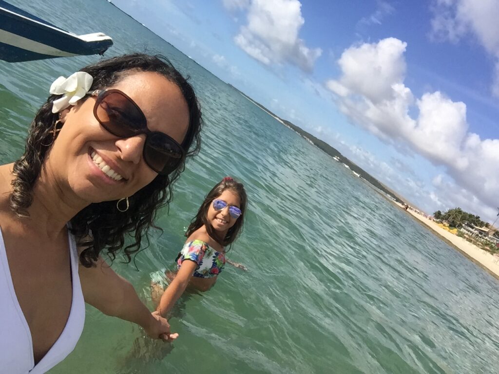 Mamãe e Sofia em Barra de São Miguel - Alagoas, Agarre o Mundo