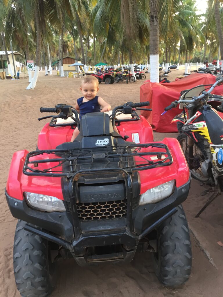 Agarre o Mundo, Tiago no quadriciclo na praia do Gunga - Alagoas