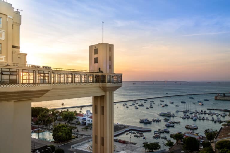 Elevador Lacerda (Lacerda Elevator) ao pôr do sol - Salvador, Bahia, Brasil