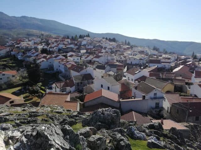 Agarre o Mundo, Aldeia de Folgosinho Montanha, Serra da Estrela - Portugal