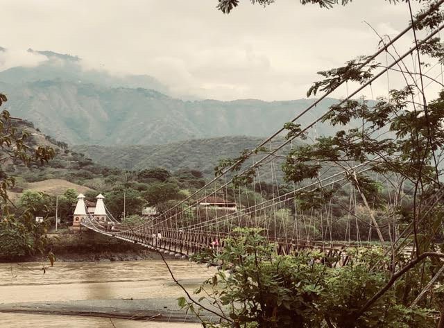 Ponte Pensil, Santa Fe de Antiquia, Medellín, Agarre o Mundo