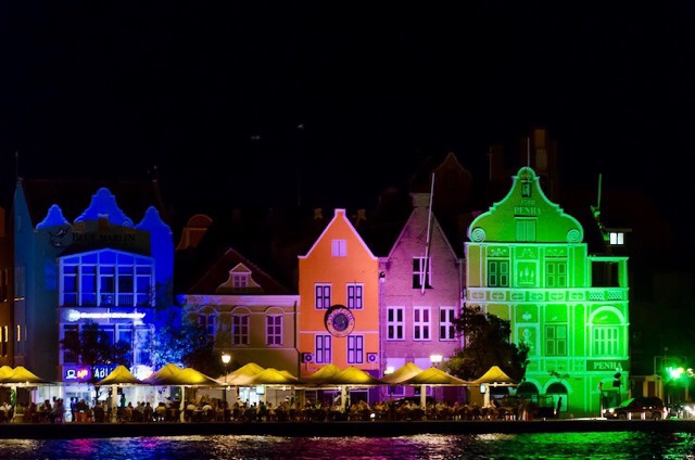 Willemstad - capital de Curaçao, Agarre o Mundo