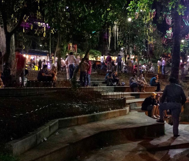 Parque Lleras, Medellín, Agarre o Mundo