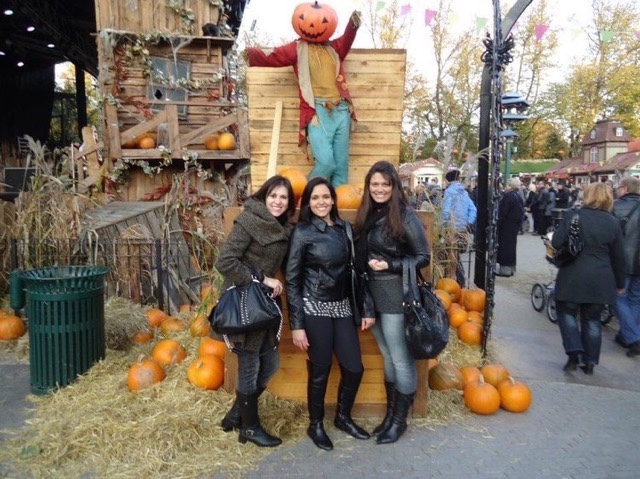 Tivoli durante o Hallowen, Copenhagen, Agarre o Mundo