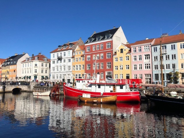 Copenhagen, barcos no rio, Agarre o Mundo