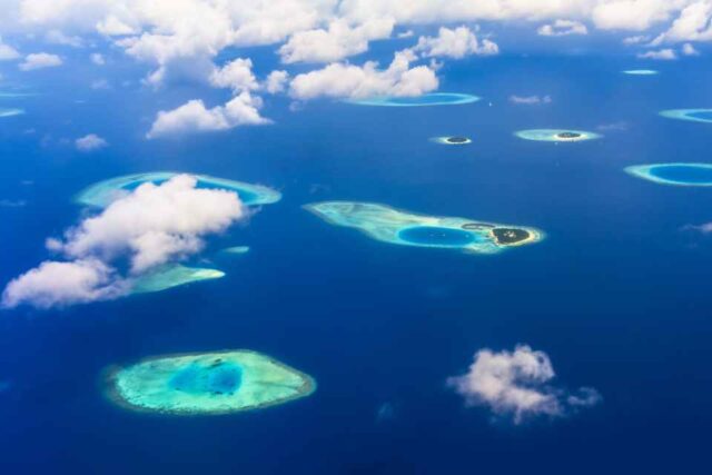 Chegada às Maldivas, Agarre o Mundo