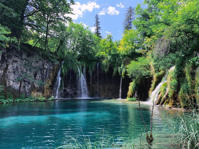 Parque Nacional dos Lagos Plitvice, Croácia, Agarre o Mundo