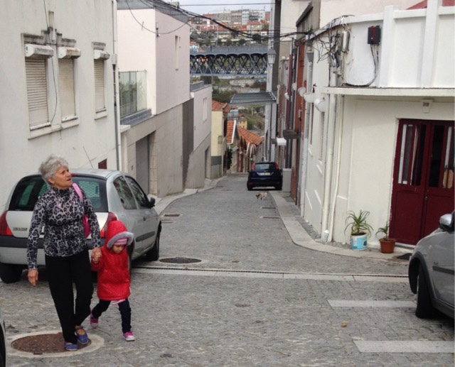 Caminhando em Porto, Terceira idade, Agarre o Mundo