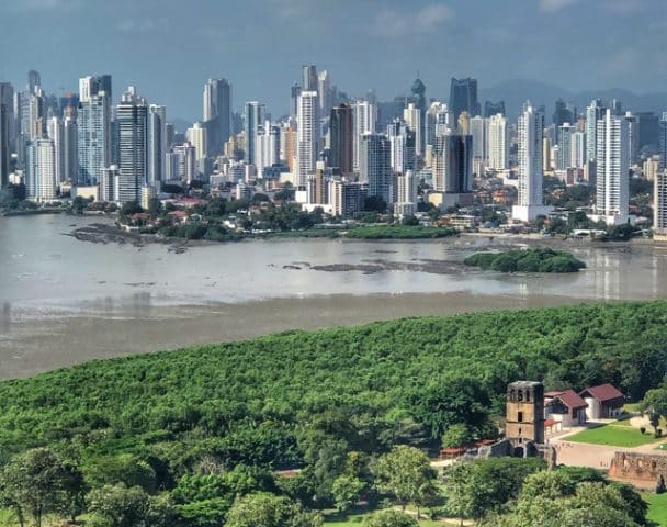 Cidade do Kamila, Panamá, Agarre o Mundo