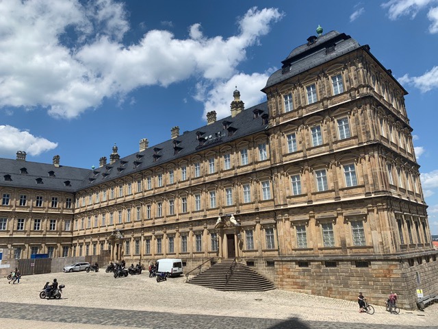 Neue Residenz und Staatsgalarie, Bamberg, Alemanha, Agarre o Mundo
