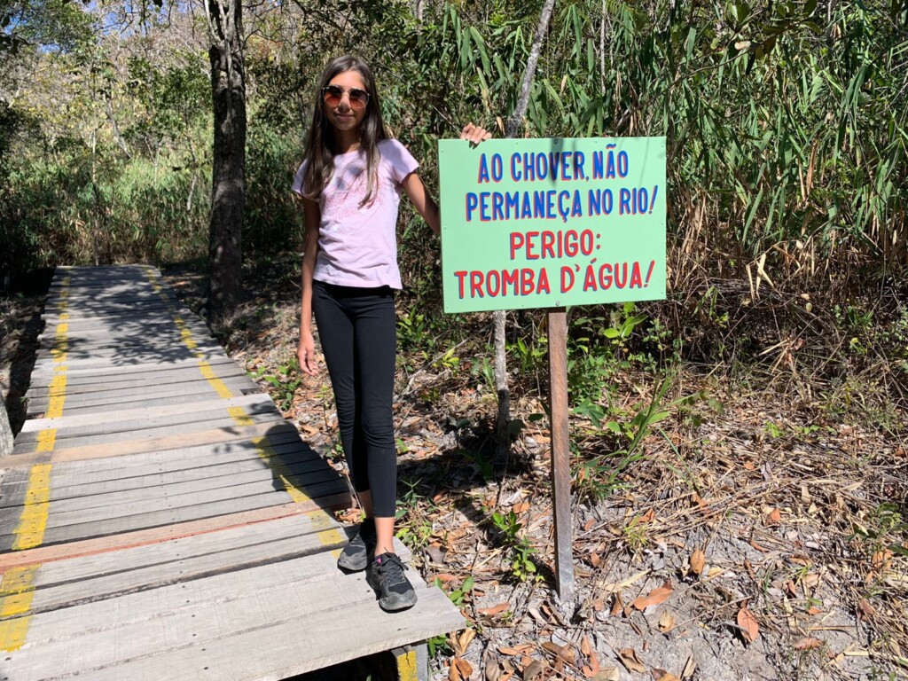 Placa, perigo de tromba d'água, Cachoeira Loquinhas, Chapadas dos Veadeiros