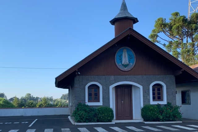 Capela da igreja Matriz de Treze Tílias