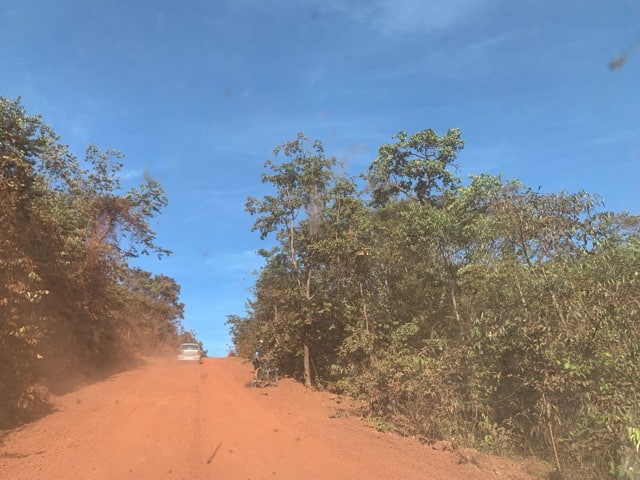 Estrada de chão para chegar as cachoeiras próximas a Cavalcante