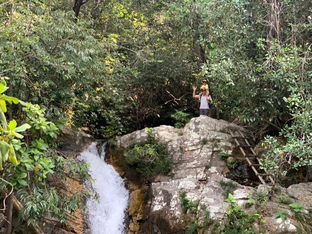 Caminhada até a cachoeira de Santa Bárbara